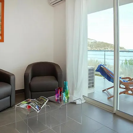 Apartment Res Tyrrenia Macinaggio Rogliano With Bay View
